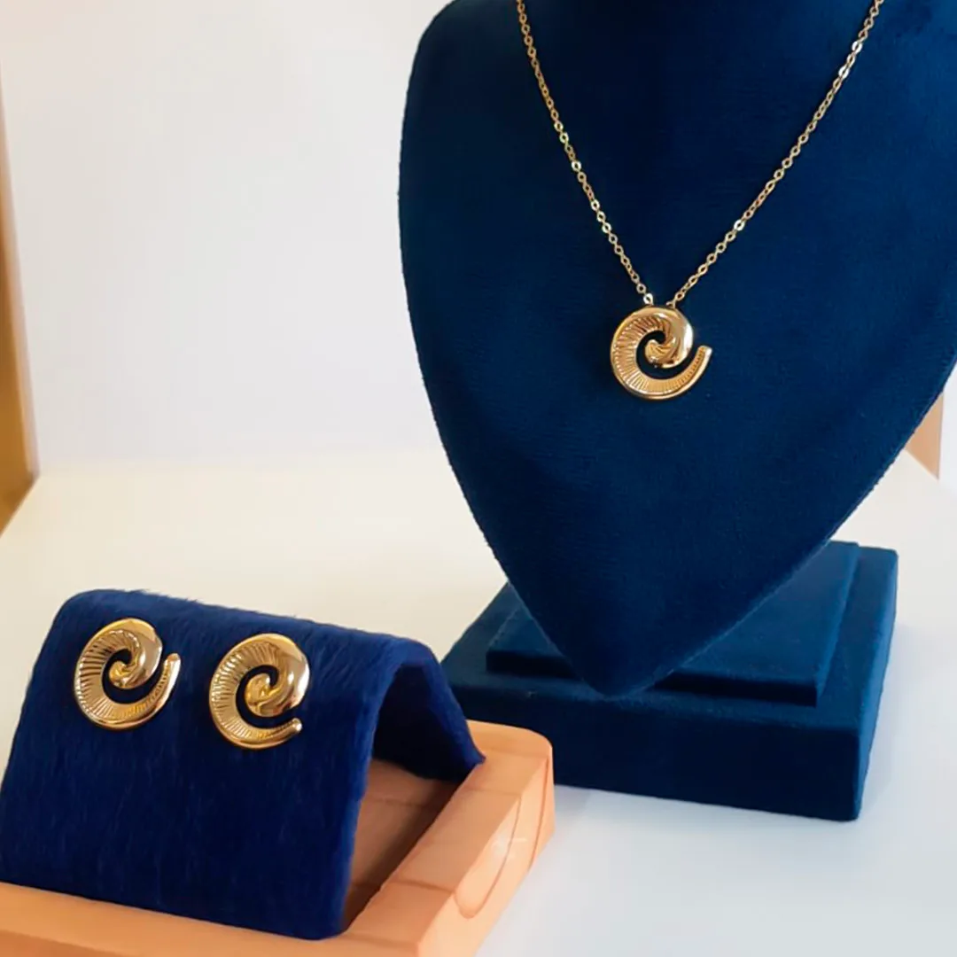 Conjunto de Colar e Brinco Espiral Dourado
