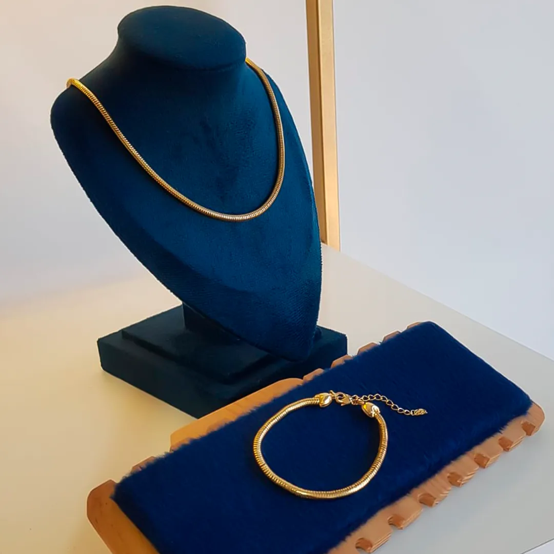 Colar e Pulseira de Corrente Fina Dourada