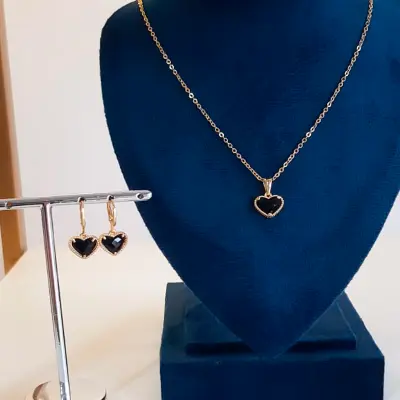 Conjunto Colar e Brinco Coração Pedra Preta