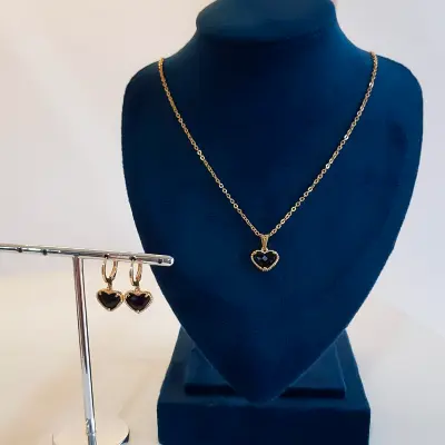 Conjunto Colar e Brinco Coração Pedra Preta