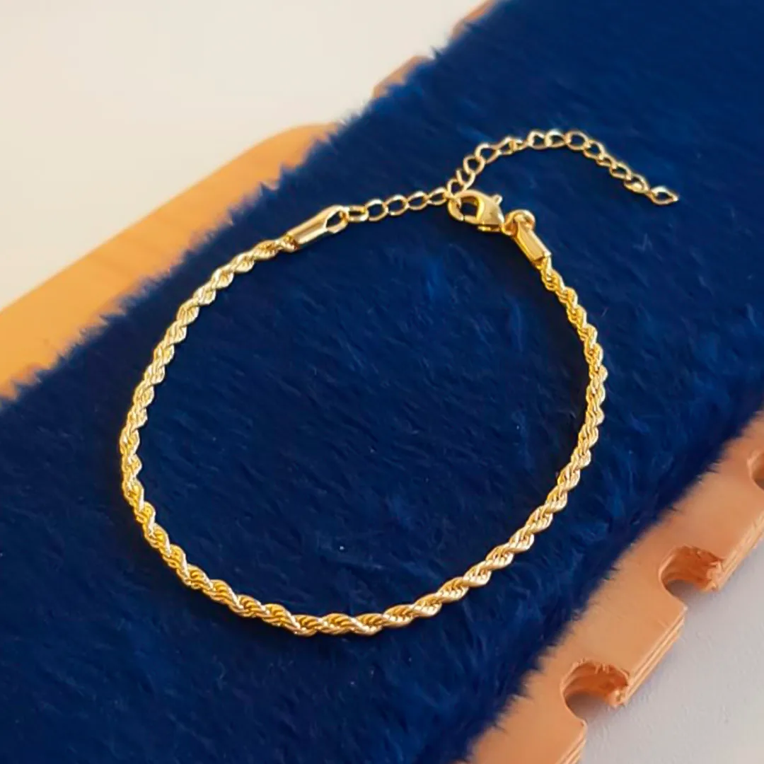 Colar com pulseira fina torcidinha dourada