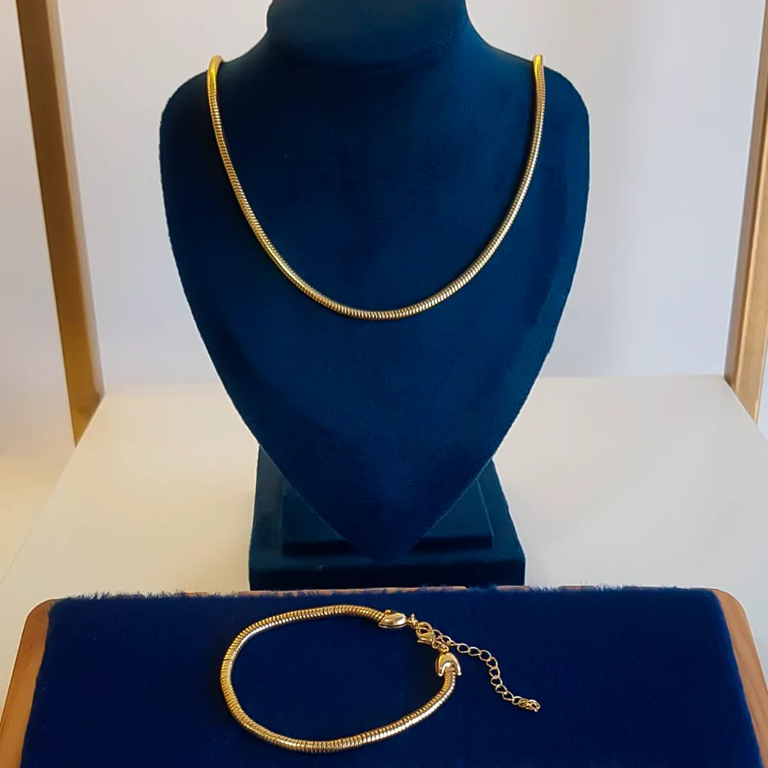 Colar e Pulseira de Corrente Fina Dourada