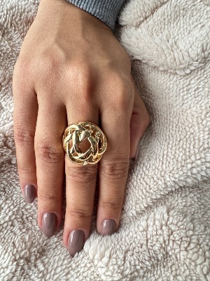 Anel Dourado Entrelaçado