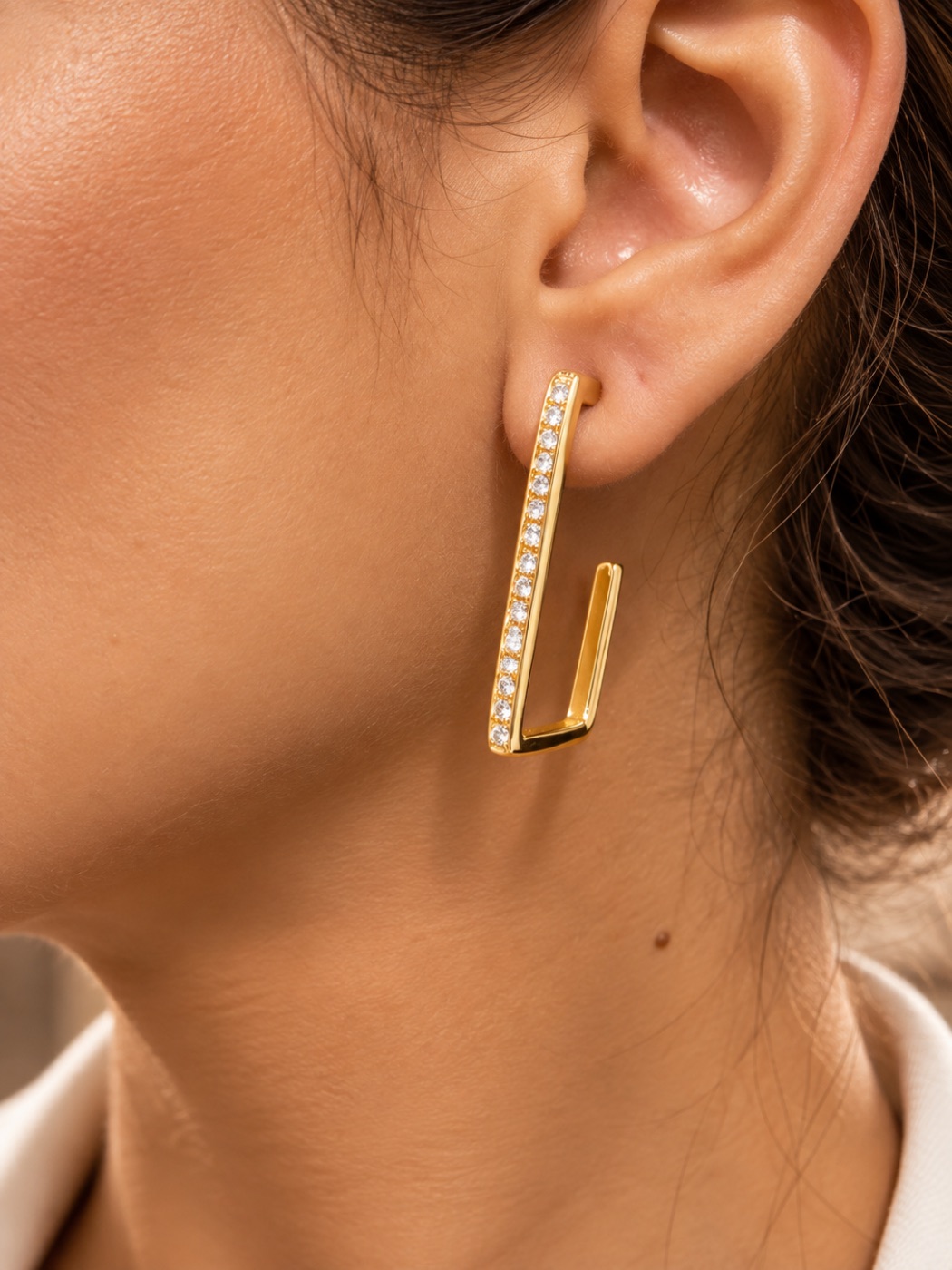 Brinco Argola Retangular com Zircônias – Banho Ouro 18k