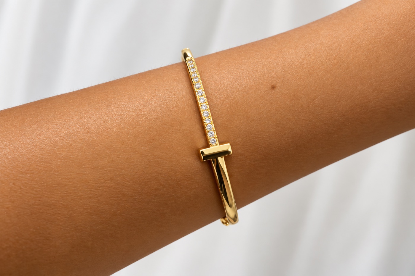 Bracelete com Zircônias Banho Ouro 18k — foto 1 de 2