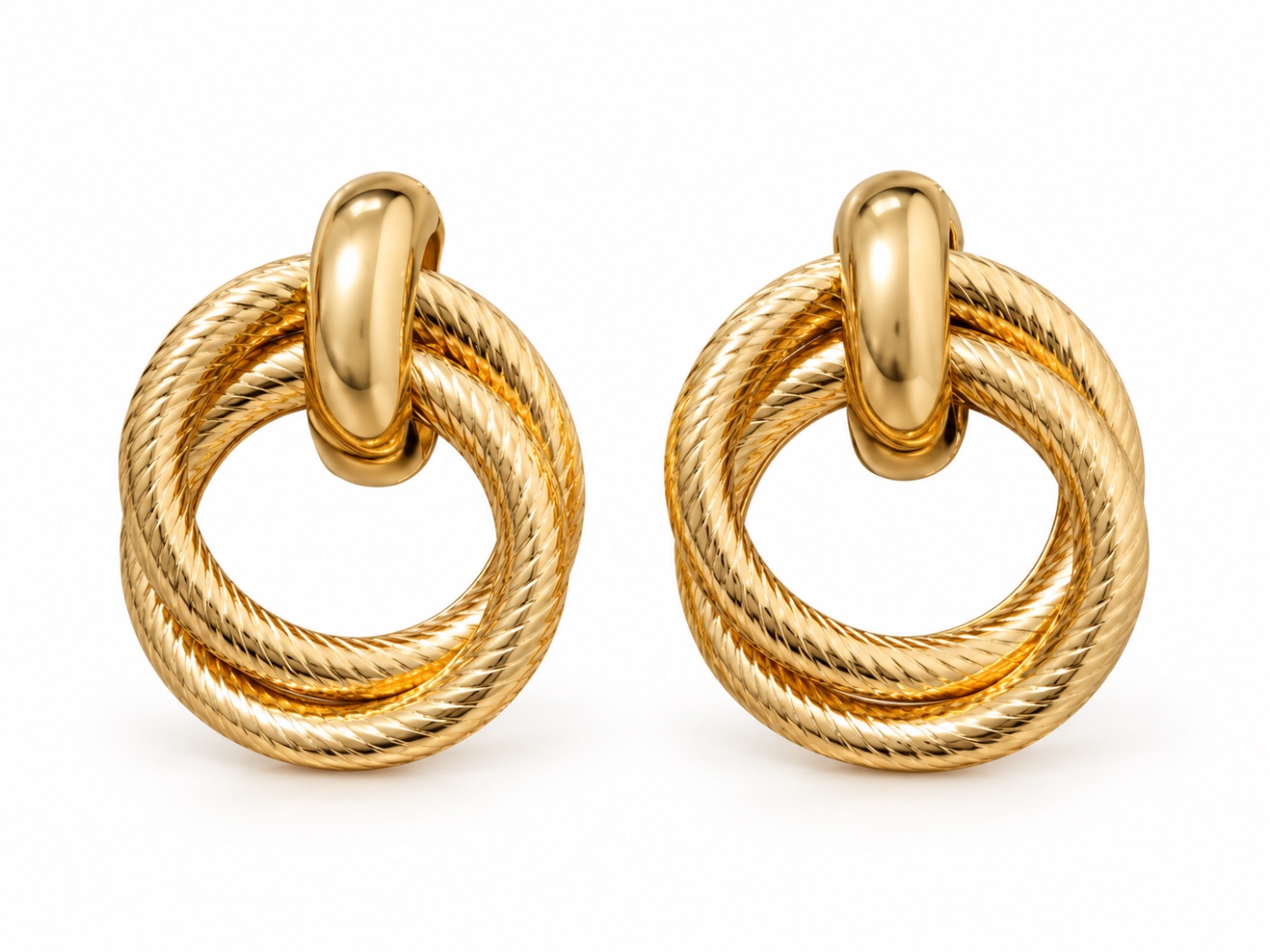 Brinco Dourado com Aros Entrelaçados