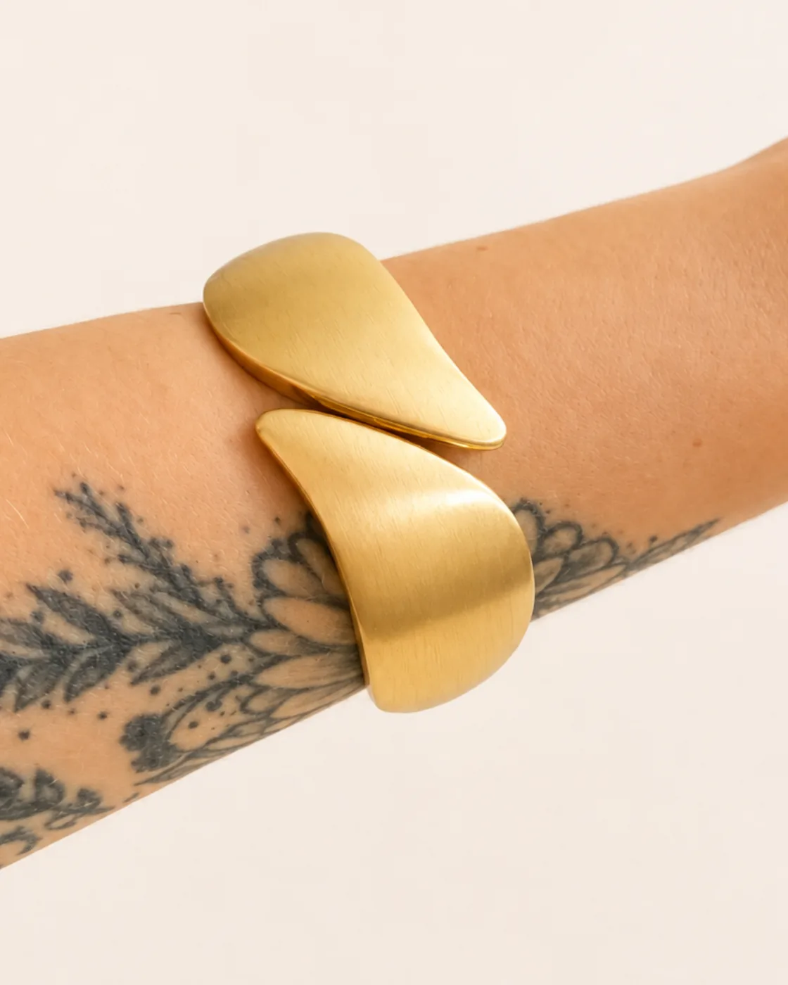 Bracelete Organico Dourado 2 Pontas