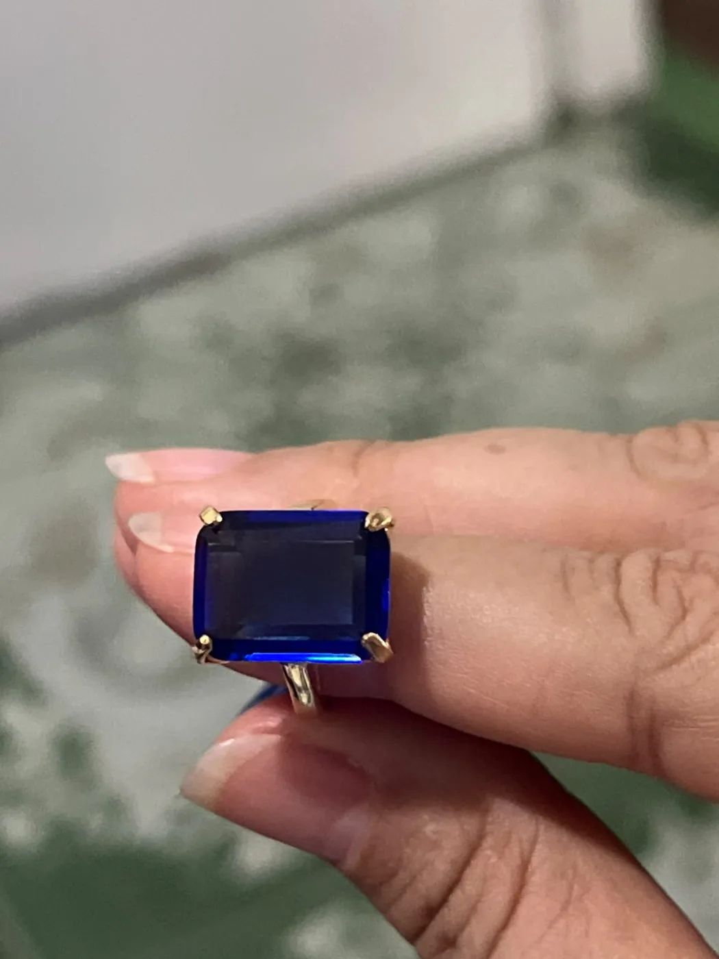 anel com pedra retangular azul/16