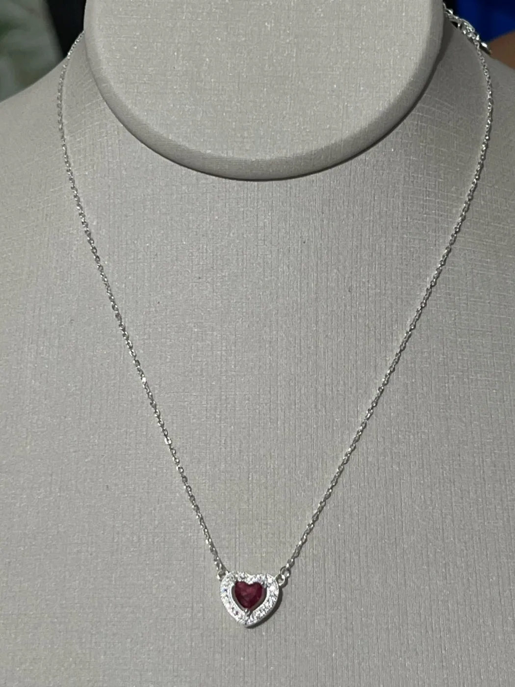 colar com pingente de coração vermelho crav. prata