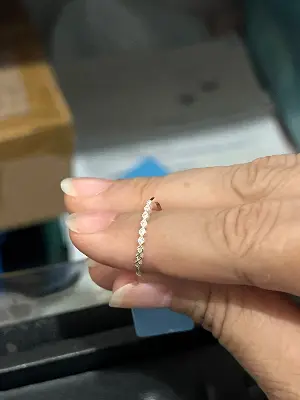 anel fino com pedras brilhantes/18