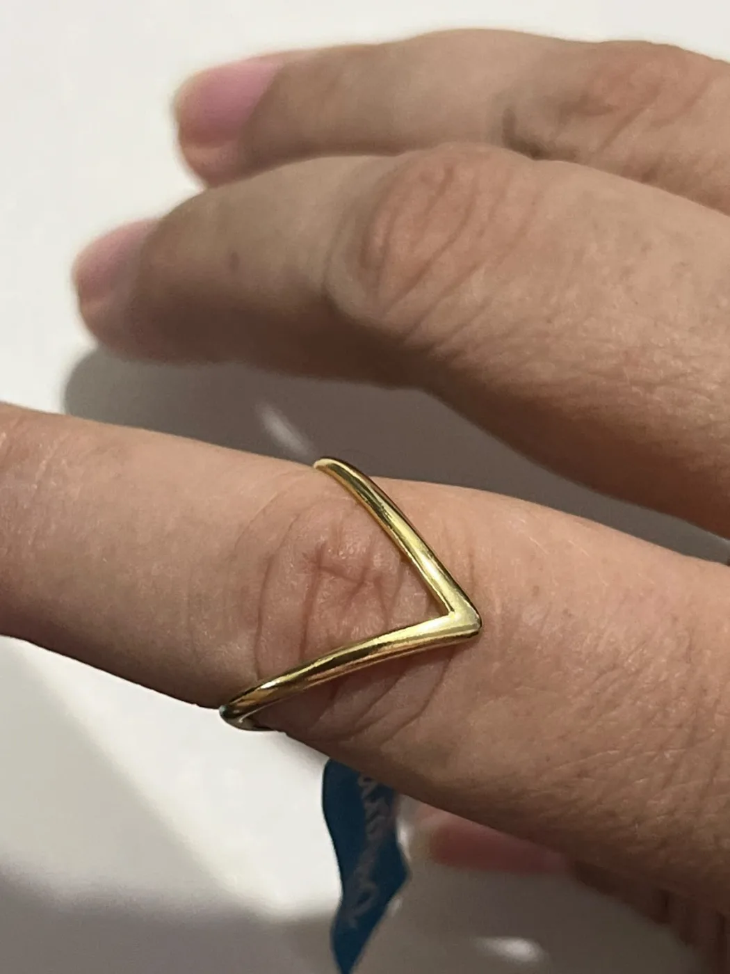 Anel Fino em V Dourado
