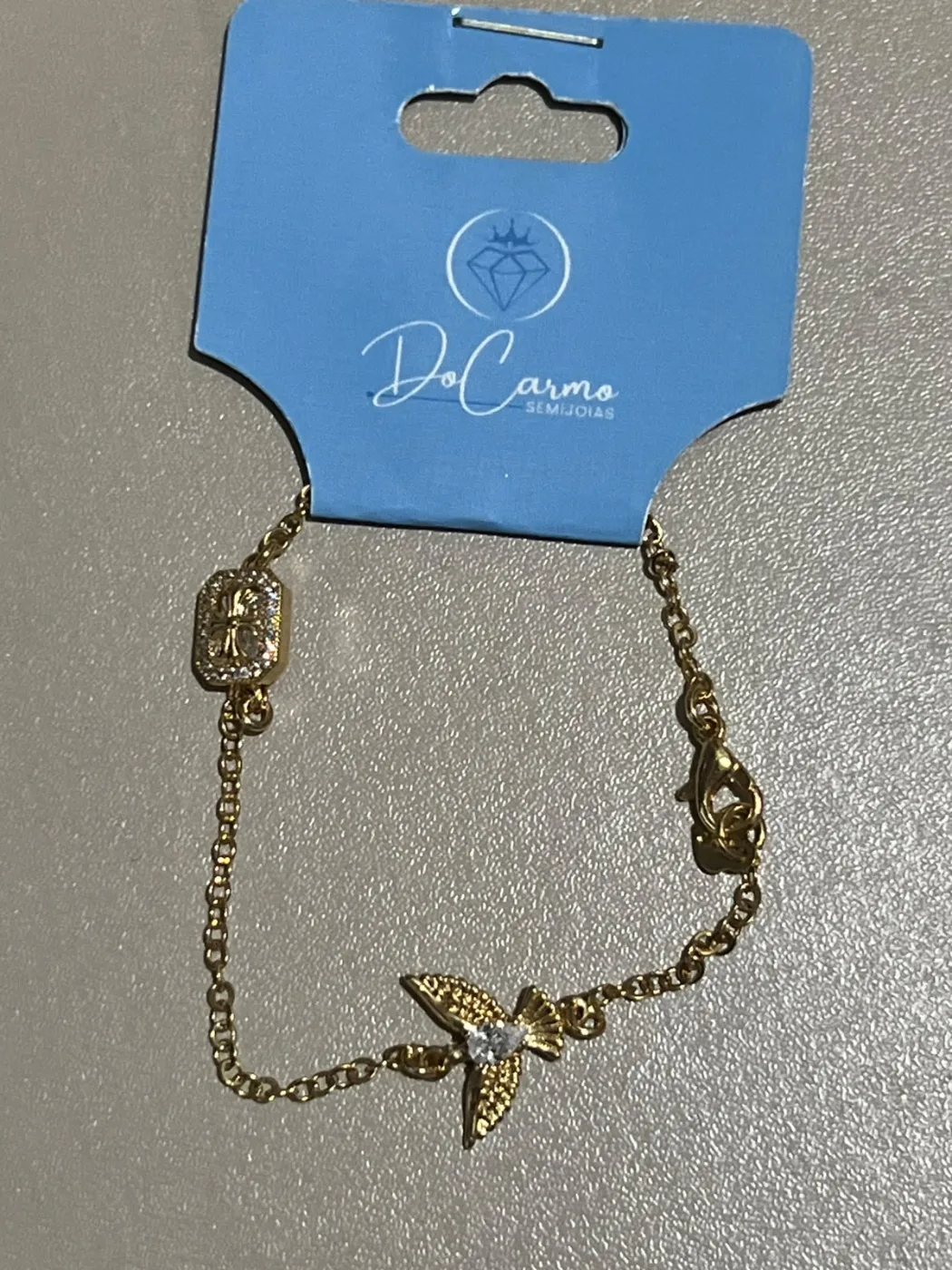pulseira com pingente de pássaro e pedra