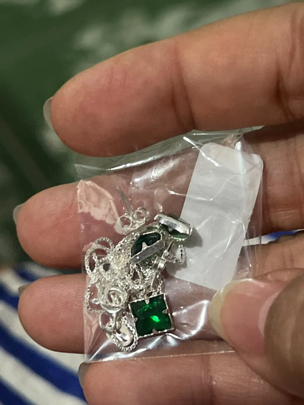 colar com pingente quadrado verde prata