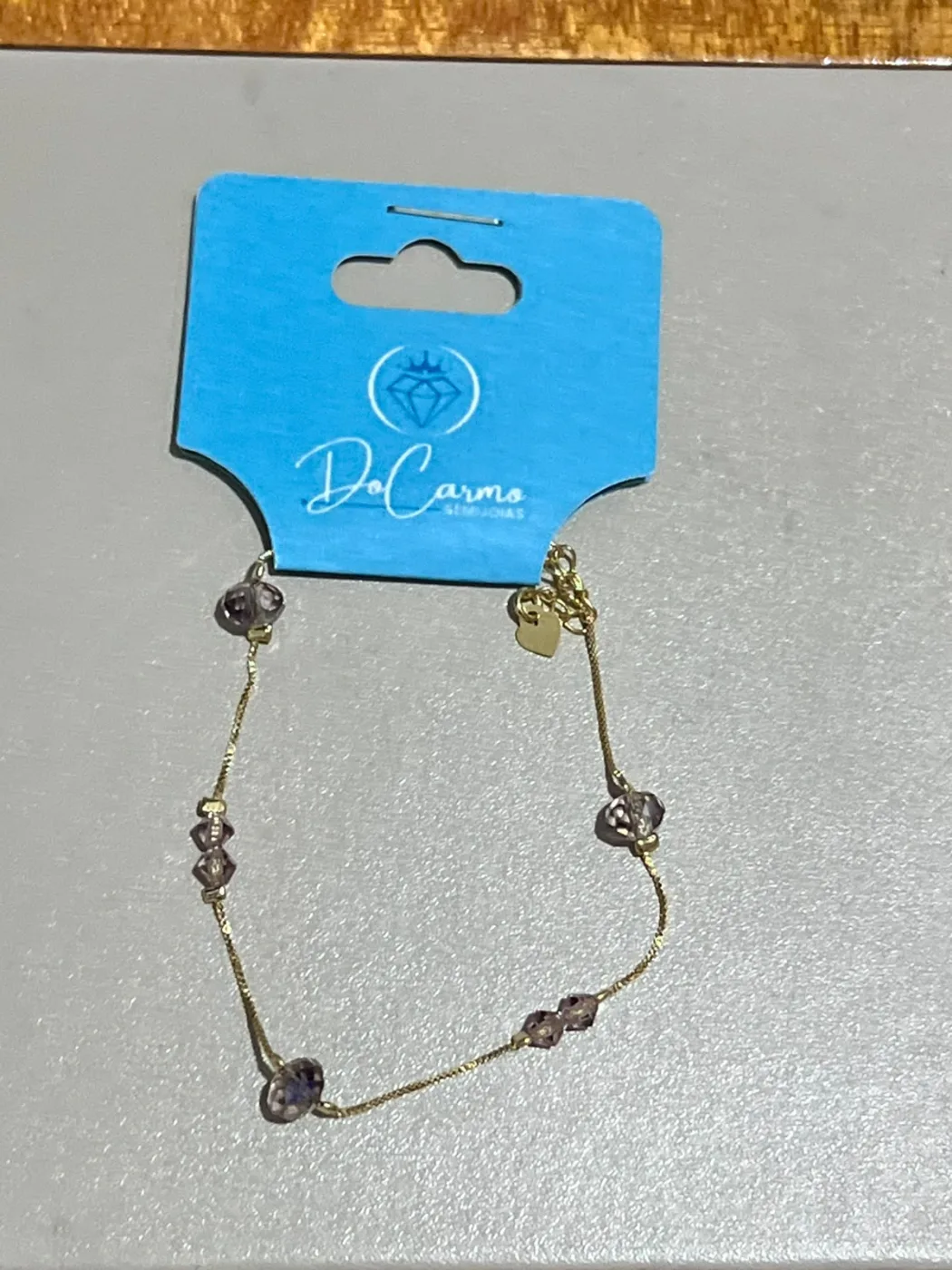 pulseira delicada com cristais lilás