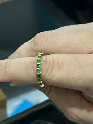 Anel Fino com Pedras Verdes Quadradas 18