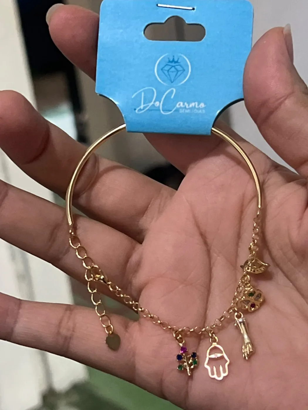 pulseira com pingentes delicados