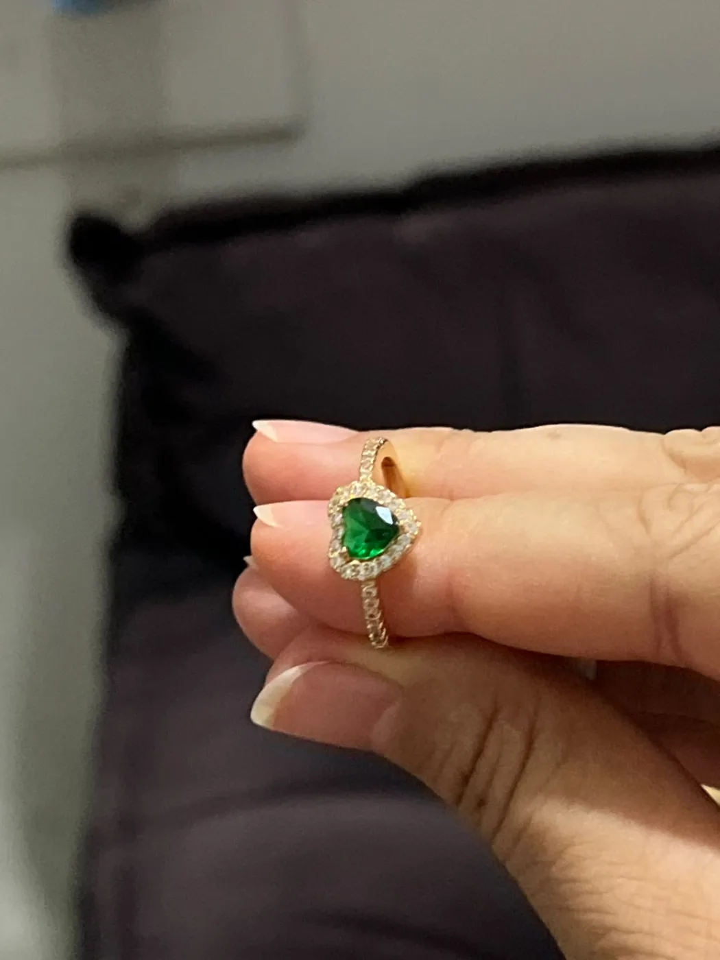 anel com pedra verde em formato de coração/zirc./18