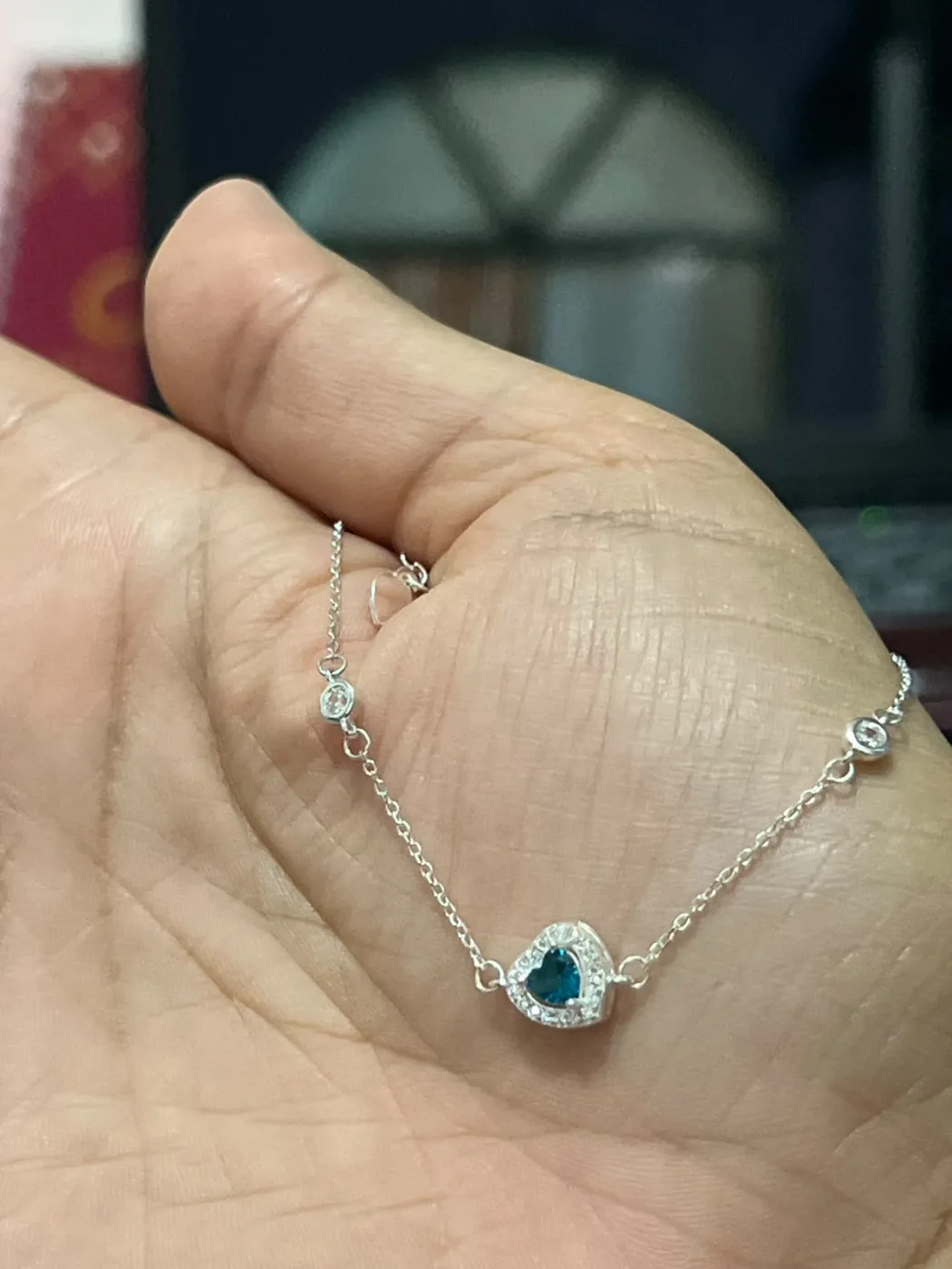 pulseira delicada com coração azul/zirc/prata