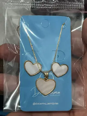 conjunto colar e brincos com pingentes de coração branco