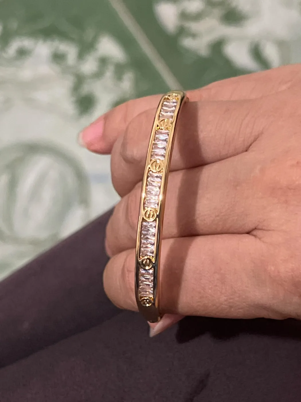 bracelete dourado com pedras navetes