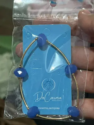 pulseira com pedras azuis facetadas