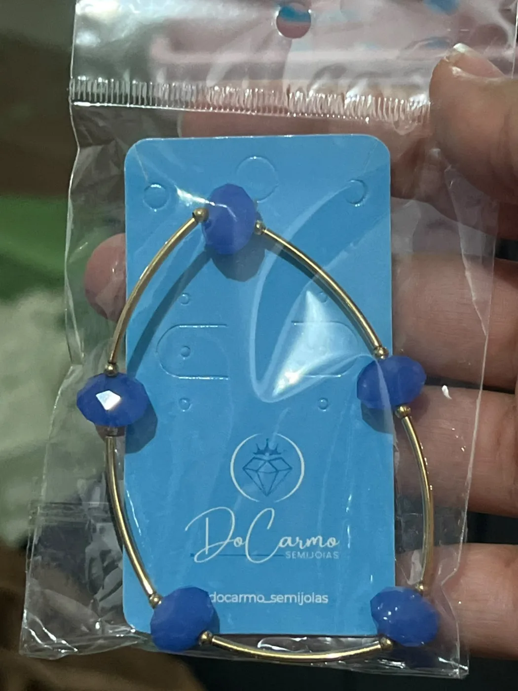 pulseira com pedras azuis facetadas