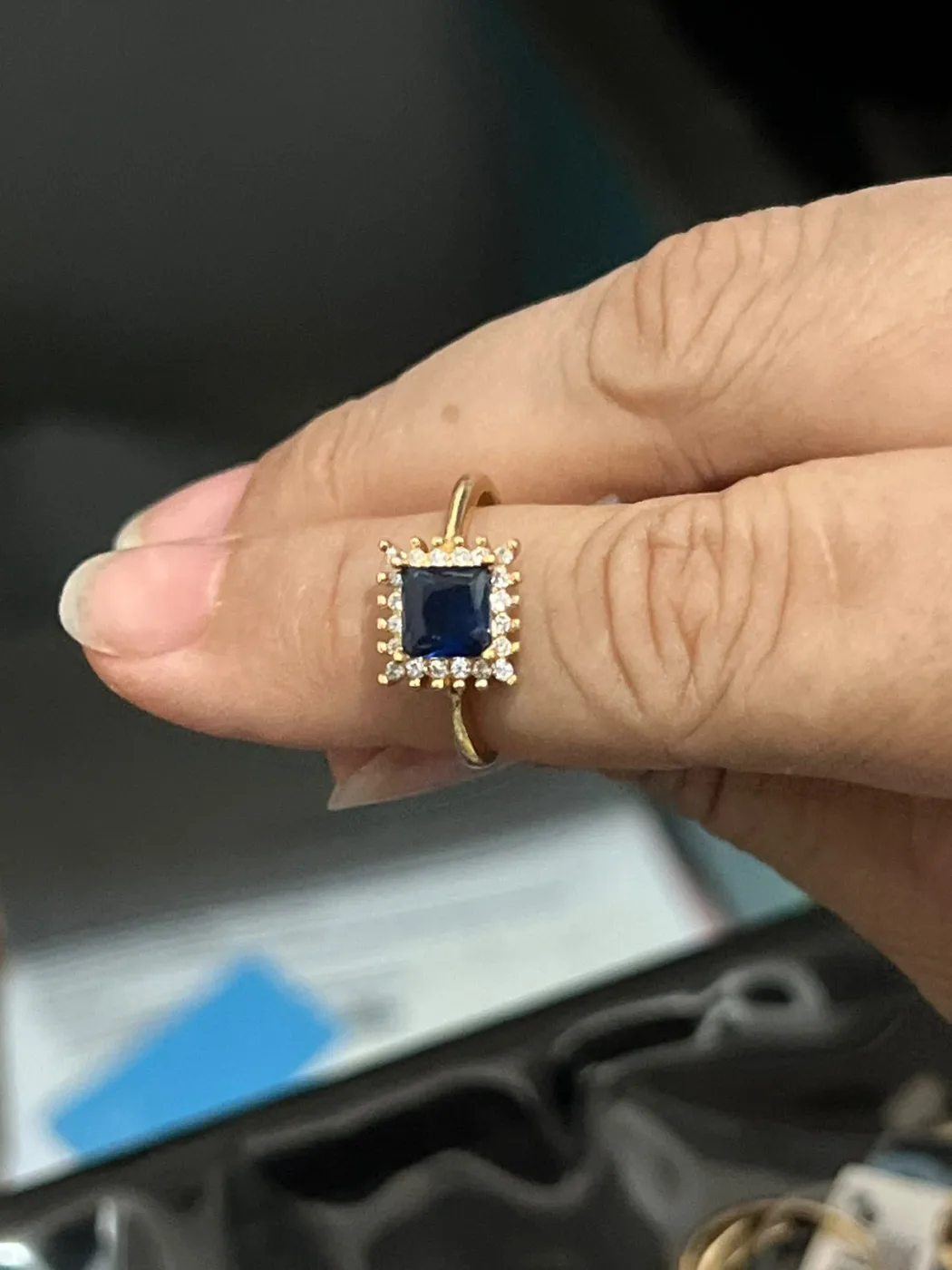 anel com pedra quadrada azul/crav/17