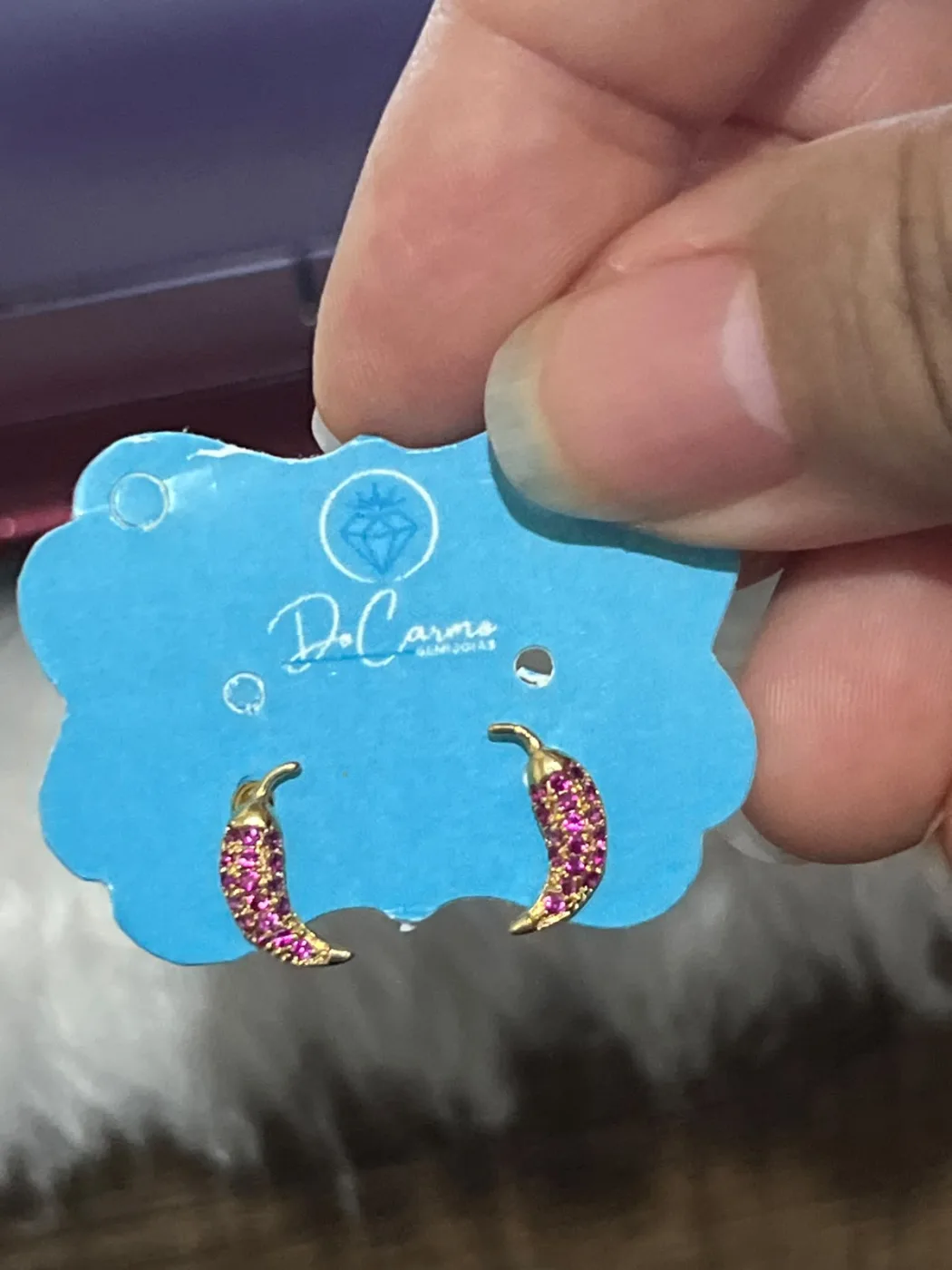 brincos de pimenta com pedras rosas