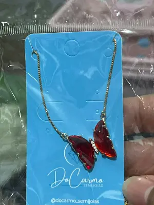 colar com pingente borboleta vermelha