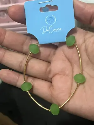 pulseira com pedras verdes