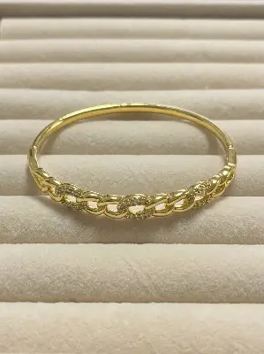 Pulseira rígida com elos texturizados