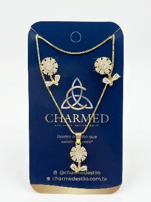 Conjunto de colar e brincos flor com zircônias brilhantes