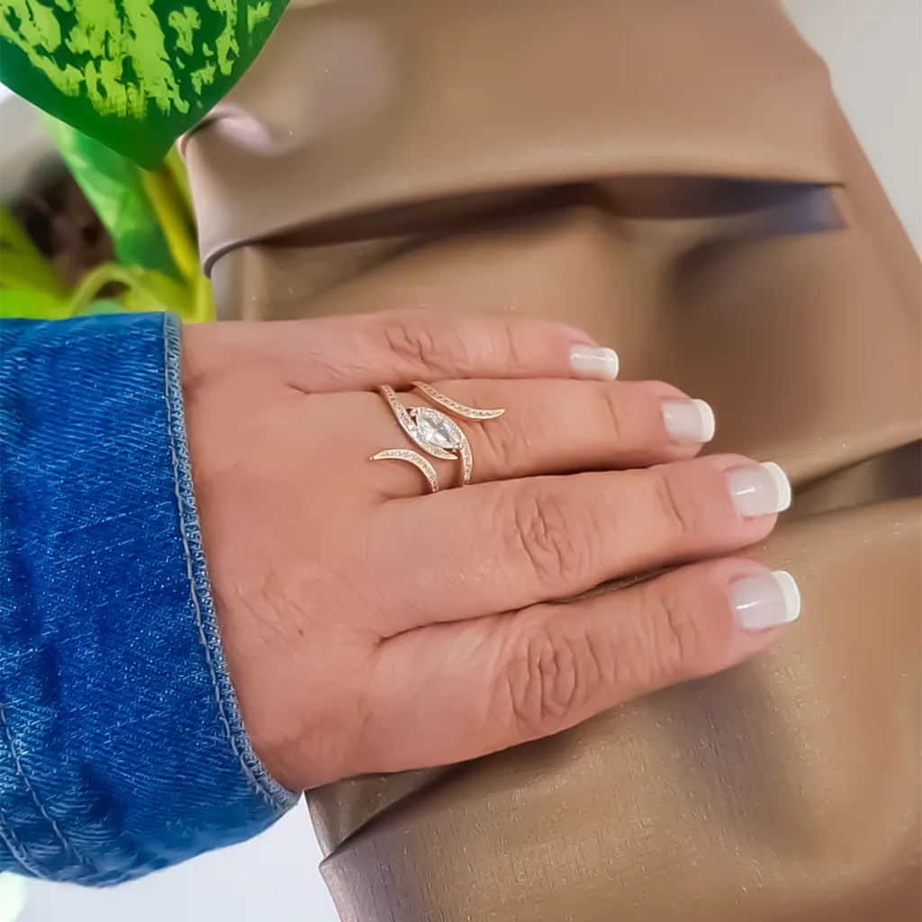 ANEL DETALHADO CRAVEJADO - BANHO OURO 18K