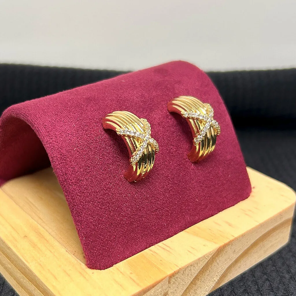BRINCO MEIA ARGOLA CRAVEJADO X BANHADO A OURO 18K