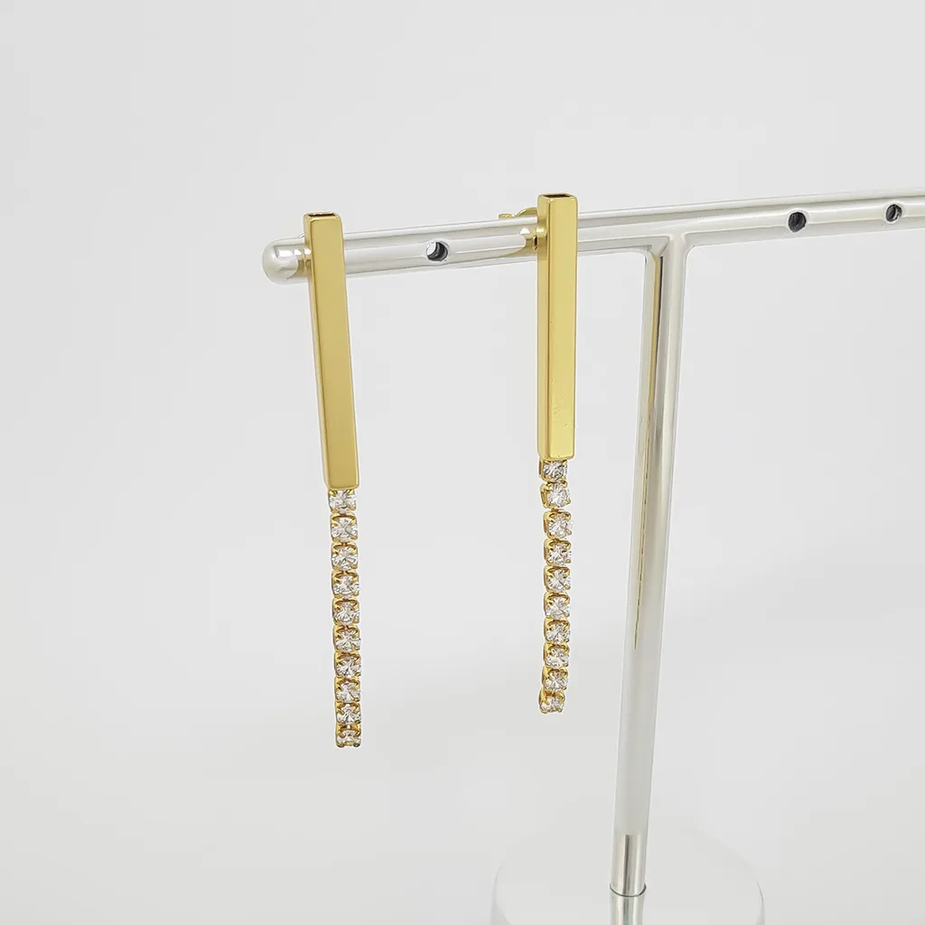 Brinco fixo com tubo quadrado de 2,5cm e filete de zirconia 2mm cristal BANHADO A OURO 18K