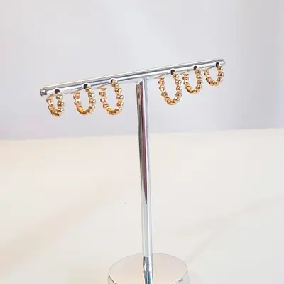 brincos argola pequena com bolinhas