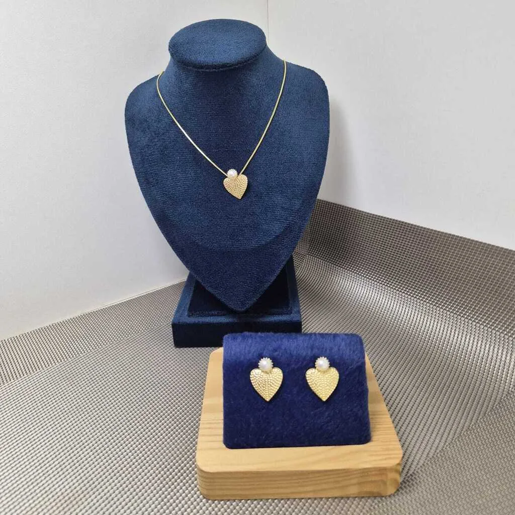 CONJUNTO CORAÇÃO COM PÉROLA BANHADO OURO 18K
