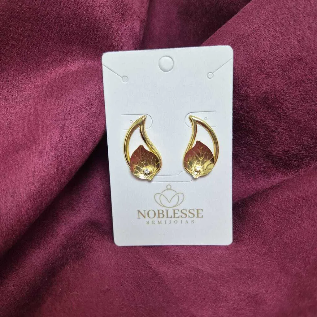 BRINCO FOLHA COM CRISTAL BANHADO OURO 18K