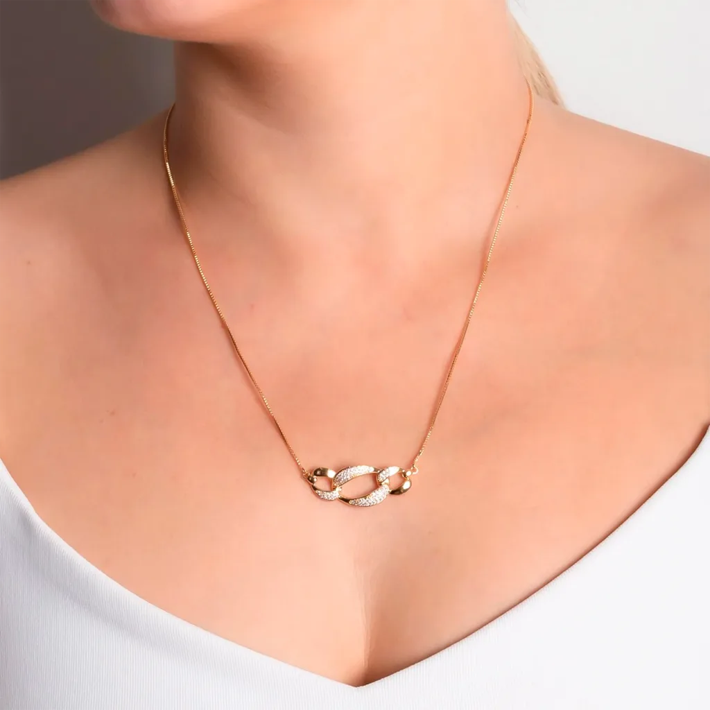 COLAR COM PINGENTE ELOS CRAVEJADO CRISTAL (21X21CM) - BANHO OURO 18K
