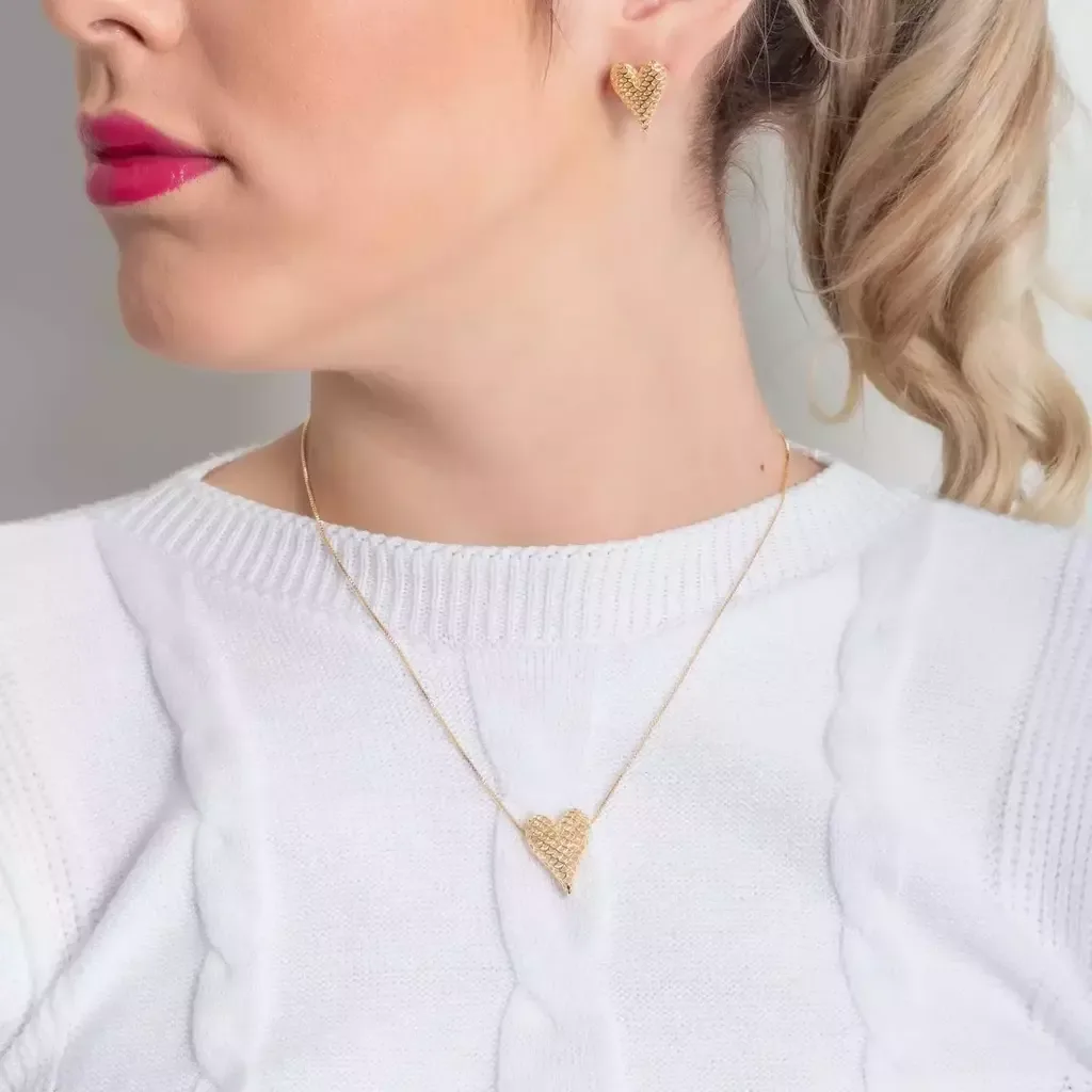CONJUNTO DE CORAÇÃO DETALHADO (45CM+5CM) BANHO OURO 18K