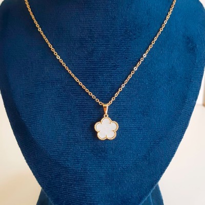 colar com pingente flor de madrepérola