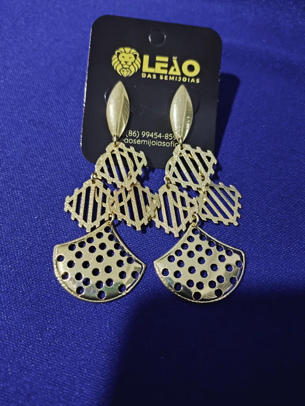 042475 Brinco longo dourado