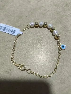 pulseira delicada com pérolas e pingente olho grego