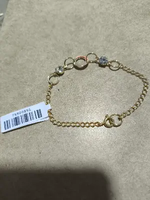 pulseira delicada com pedras transparentes