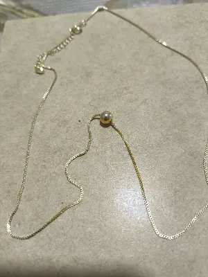 colar delicado com pingente bola lisa