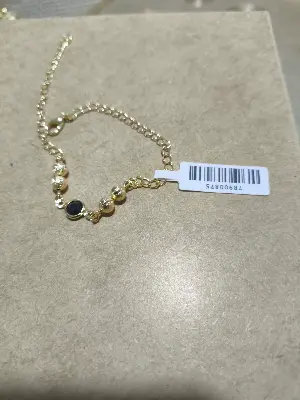 pulseira com bolas texturizadas e pedra preta