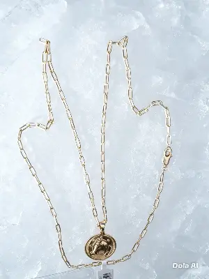 279727 Colar Corrente Retangular com Medalha — Elegância e Significado em Tom Dourado ✨