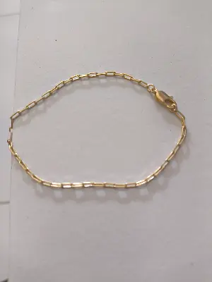 pulseira de elos retangulares finos dourada