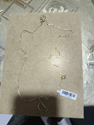 colar com pingente trevo de quatro folhas com pedras