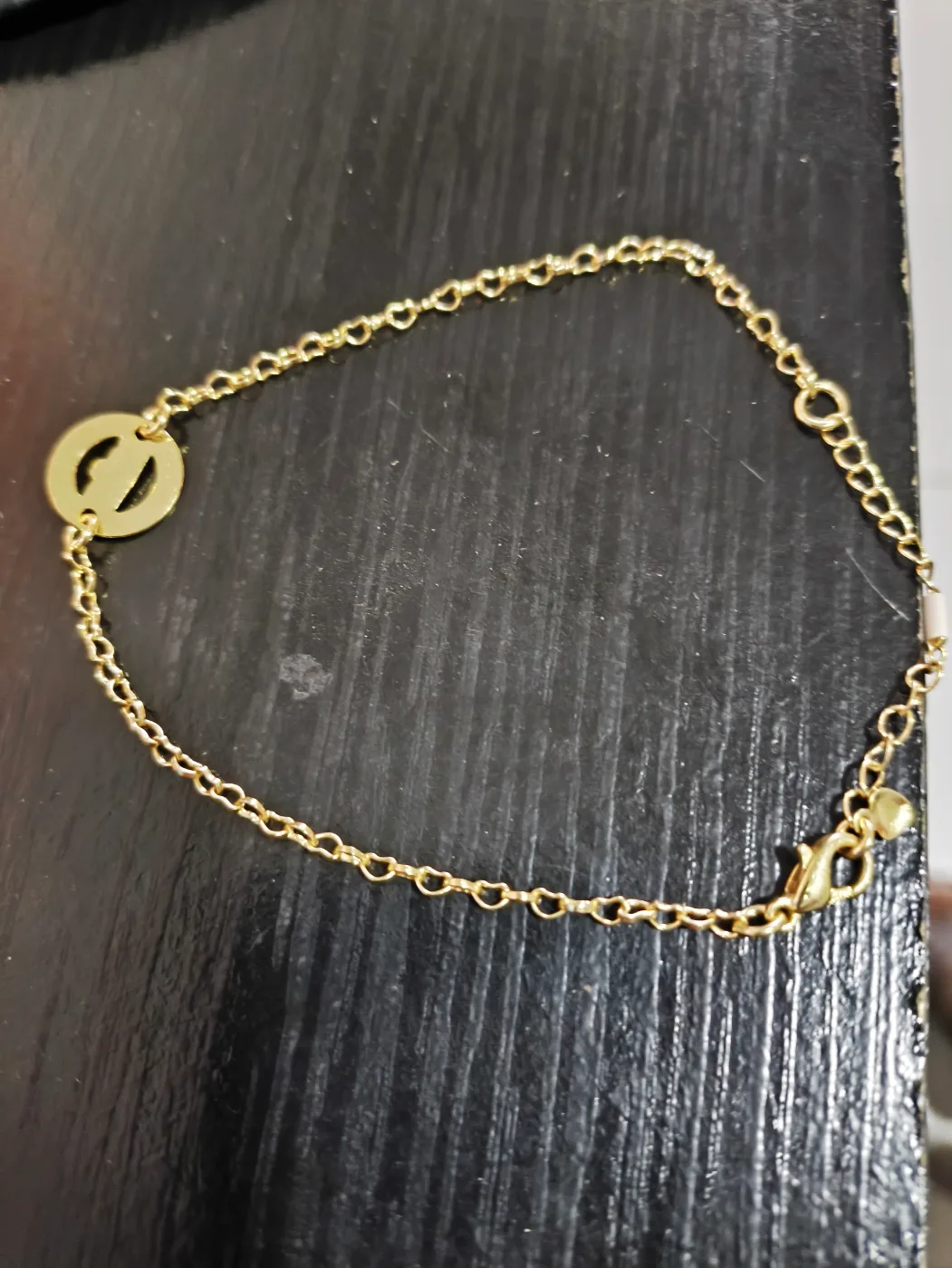 pulseira delicada com pingente redondo vazado